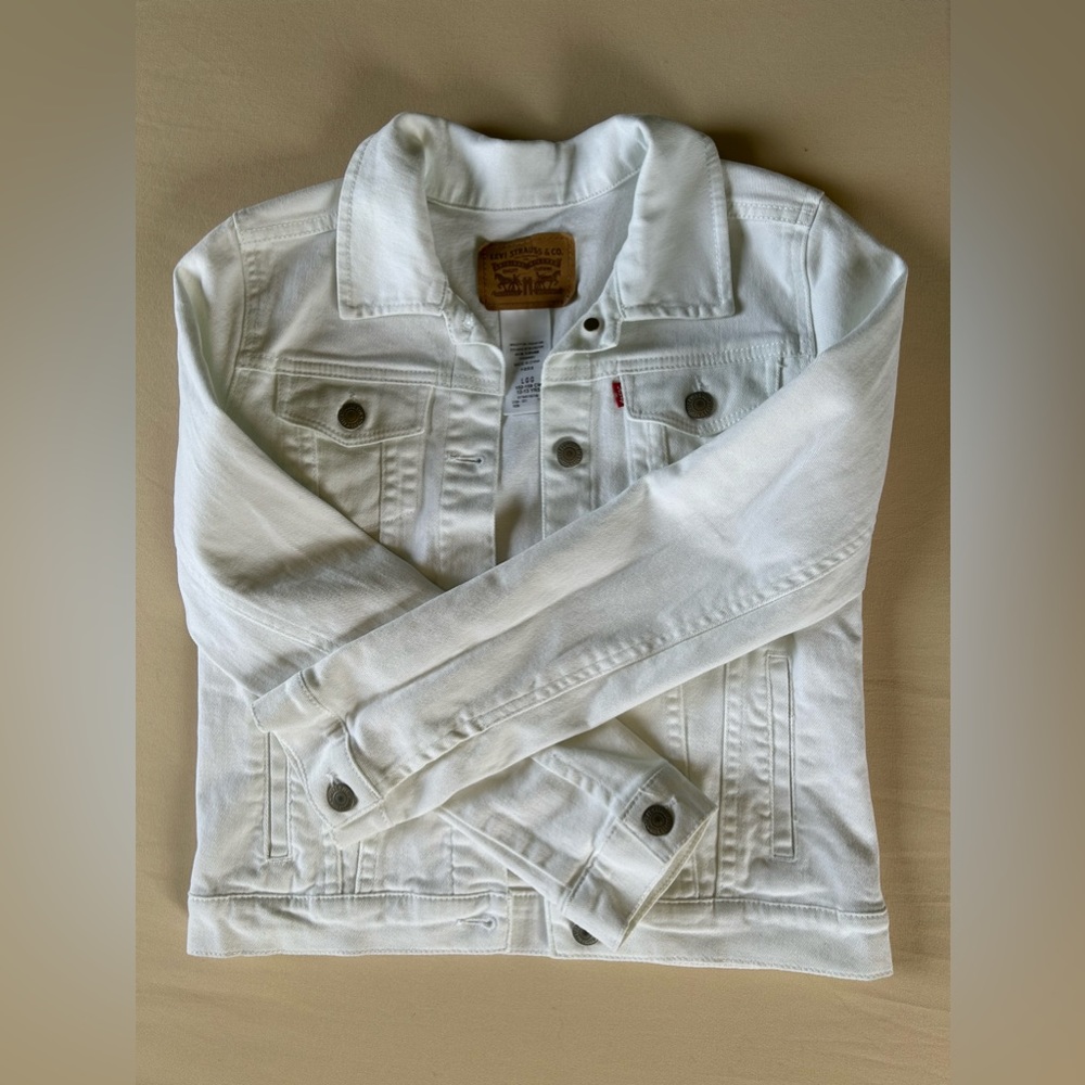 Levi’s Jean Jacket - Picture 6 of 16